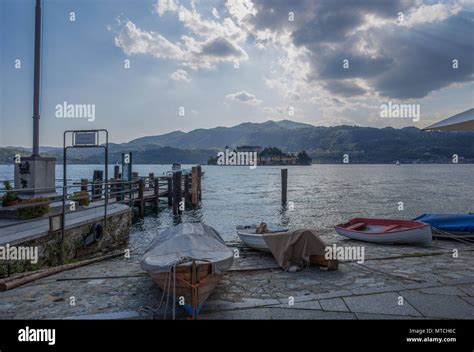 Vista De La Isla De San Giulio De Orta San Giulio Provincia De Novara