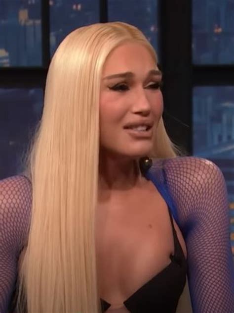 Gwen Stefani Unrecognisable New Look On Late Night With Seth Meyers