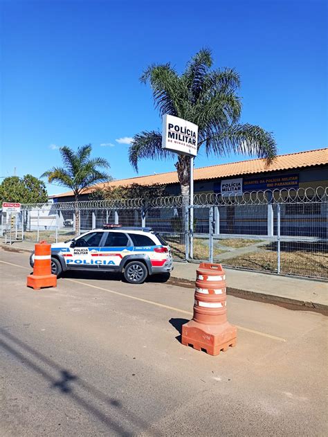 Homem Esfaqueado Ap S Ser Cobrado Por D Vida No Bairro Olhos D Gua