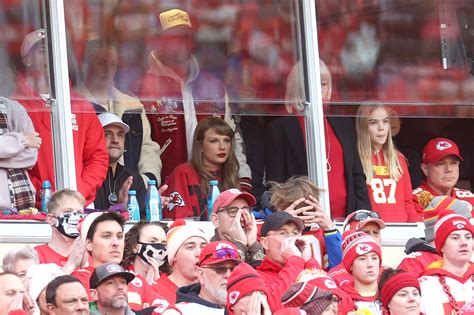 Taylor Swift In Kansas City–Again—To Cheer On Travis Kelce In The ...