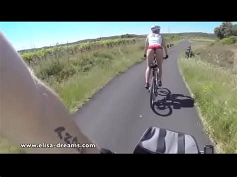 Desnudo En Bicicleta En La Carretera XVIDEOS