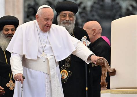 L Abbraccio Tra Papa Francesco E Il Patriarca Copto D Egitto