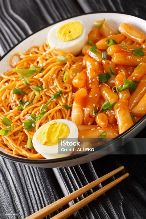 Popular Korean Snack Meal Rabokki Is All About Spicy Rice Cakes And