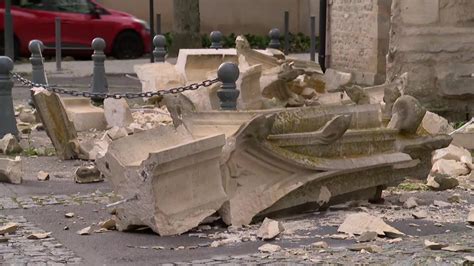 Tempête Ciarán la façade d une église gothique s effondre dans l Orne