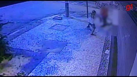 Vídeo Polícia Prende Homem Flagrado Matando Segurança Com Golpes De