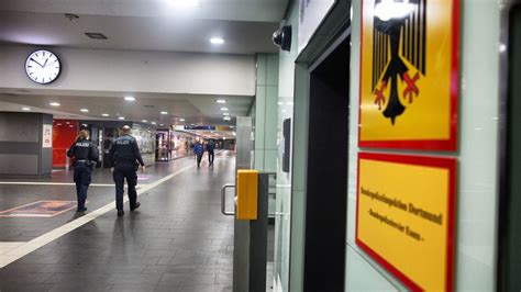 Diebstahl mit Waffen Männer im Hauptbahnhof Essen gefasst