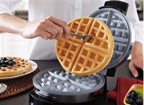 Oster DuraCeramic Belgian Waffle Maker Low Price (2024)