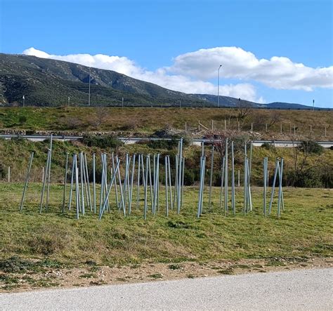 58 καρφιά στα Τέμπη Ένα έργο αφιερωμένο στην μνήμη των θυμάτων