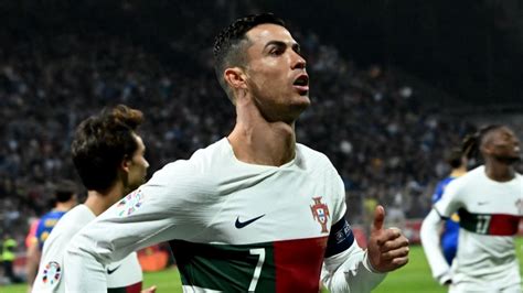 Ronaldo Bantu Portugal Benam Bosnia Sumberkini