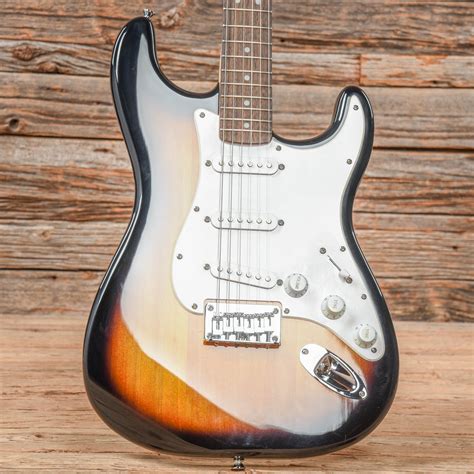 Squier Bullet Stratocaster Sunburst 2018 – Chicago Music Exchange