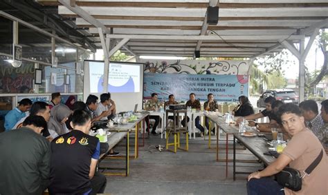 Rapat Gakkumdu Bawaslu Bateng Mitra Usulkan Buku Saku Peraturan Pemilu