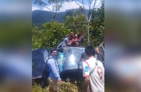 Grave Accidente En Carretera Tarapoto Yurimaguas Camioneta Rural Se