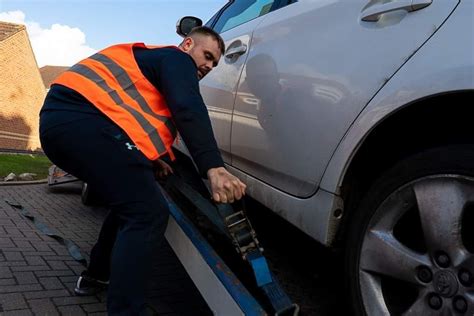 Towing Vs Roadside Assistance What S The Difference