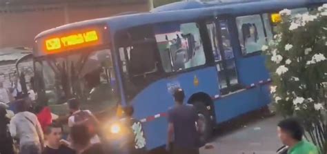 Video Bus Del Mio En Cali Terminó Destrozado Por Comunidad Enfurecida