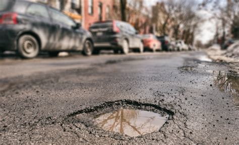 Strade dissestate e segnaletica insufficiente risarcimento sì o no