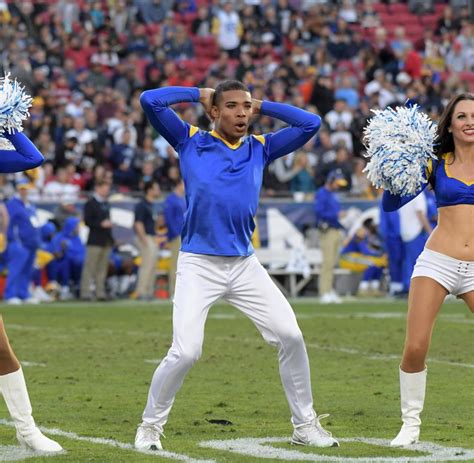 Nfl La Rams Haben Die Ersten Männlichen Cheerleader Im Super Bowl Welt