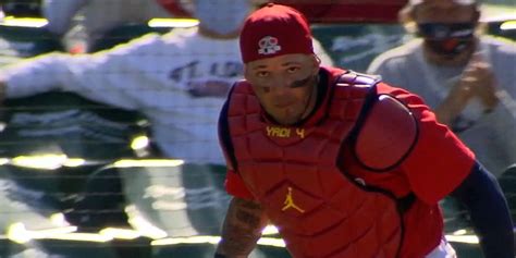 Yadier Molina dares runner, throws him out