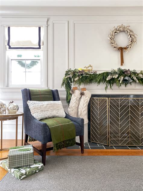 An Elegant Christmas Mantel - Rambling Renovators