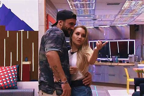 Bbb21 Relembre Momentos Do Casal Carla Diaz E Arthur Ofuxico