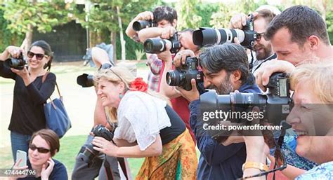 Paparazzi Using Flash Photography Along Red Carpet Stock Fotos Und