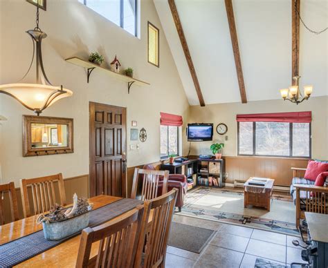 The Lodge | Prescott Pines Inn | Prescott Cabins | Bed and Breakfast ...