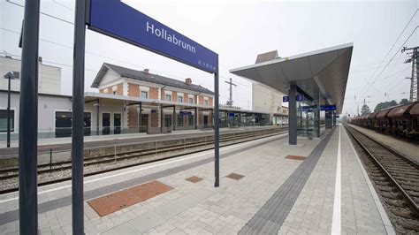 Feierliche Eröffnung Moderner Bahnhof für Hollabrunn NÖN at