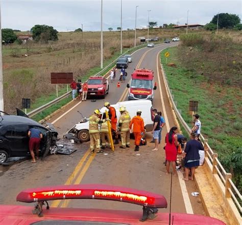 Colis O Frontal Entre Dois Carros Deixa Feridos Na Df Em