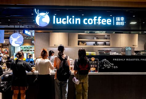 luckin coffee rival chino de starbucks llega  eu