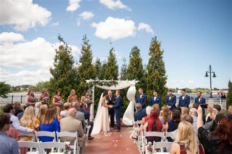 doubletree_bay_city_2019_wedding-039 | Collier Studios | Michigan Wedding Photographer