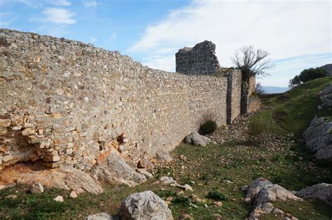 Desde El Castillo De Santa Eufemia Las Ruinas Con Mejores Vistas De La