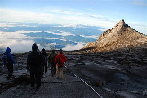 3-Day Mt Kinabalu Hiking Adventure from Kota Kinabalu 2025