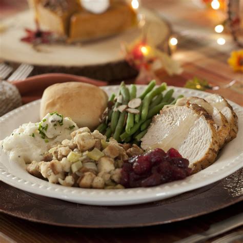 10 Thanksgiving Dinner Delivery Options for 2022 | Taste of Home