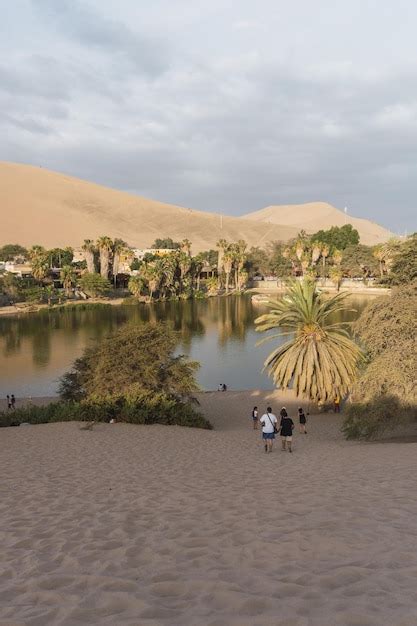 Laguna De Huacachina Ica Peru Foto Premium