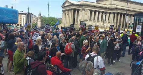 Edl Protest In Liverpool Sees Police Step In To Prevent Clashes With Anti Fascist Demonstrators