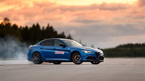 Alfa Romeo Giulia Blir Elbil F R S Llskap Av Elektrisk Lyx Suv