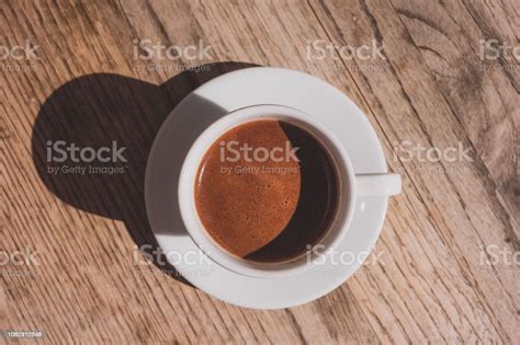 나무 테이블 평면도에 커피 한잔 0명에 대한 스톡 사진 및 기타 이미지 0명 개념 그릇 Istock