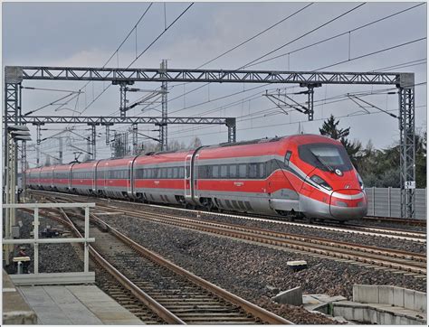 Der Fs Trenitalia Etr 400 044 Ist Als Frecciarossa 1000 Fr 9623 Von Milano Centrale Nach Roma