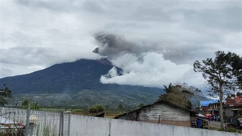 Gunung Kerinci Kembali Erupsi, Setinggi 900 Meter - Aksarabrita.com