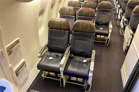 Flight Review: Flying Business Class on American Airlines 777-300ER