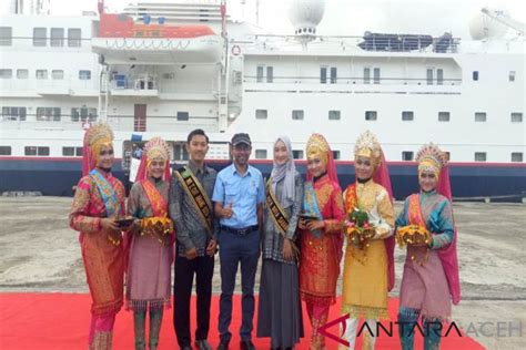 Kapal Pesiar Silver Discoverer Sandar Di Sabang Antara News