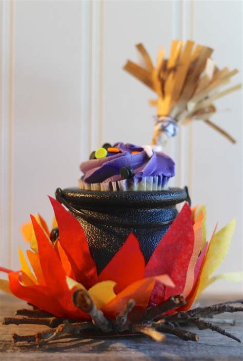 Halloween Cupcake Cauldron | Holidays halloween, Halloween cupcakes, Halloween