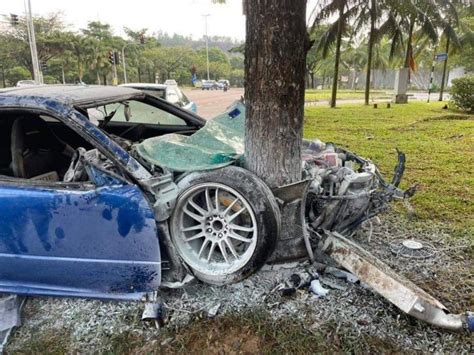 Nissan Skyline R34 Totalled 20 Minutes After Being Sold Automacha