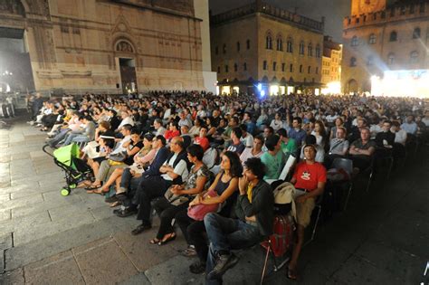 Sotto Le Stelle Del Cinema Film In Piazza Maggiore