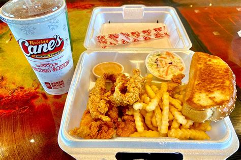 The Regions First Raising Canes Is Worth The Hype And Long Line