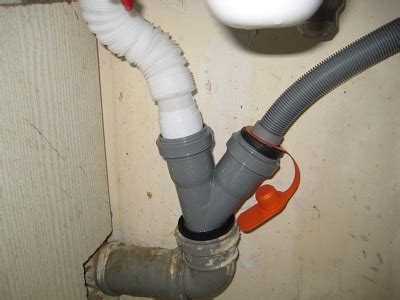 Как сделать слив стиральной машины в канализацию своими руками?