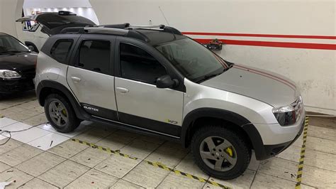 RENAULT DUSTER Instalei Envelopamento De Teto Preto Fosco Alargadores