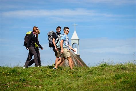 Pourquoi pratiquer la randonnée lors d un team building L avis d Otentik