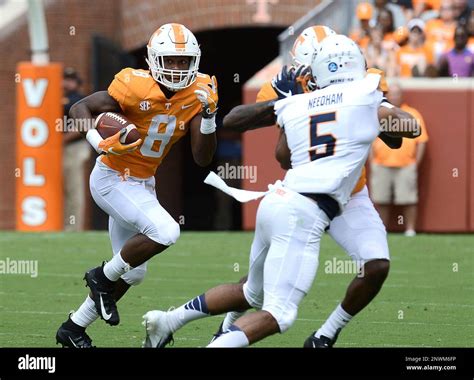 Tennessee Volunteers Running Back Ty Chandler 8 Runs The Ball Up The