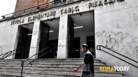 Lucchetti Alla Scuola Carlo Pisacane Per Il Referendum Il Question