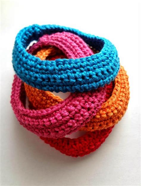 Eye Catching Crochet Bracelet Tutorials Diy To Make